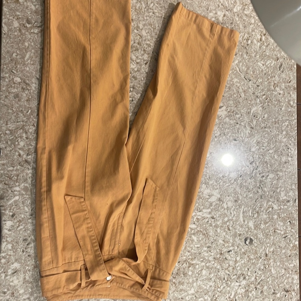Boutique. Wide leg crop.  Tie, zip button